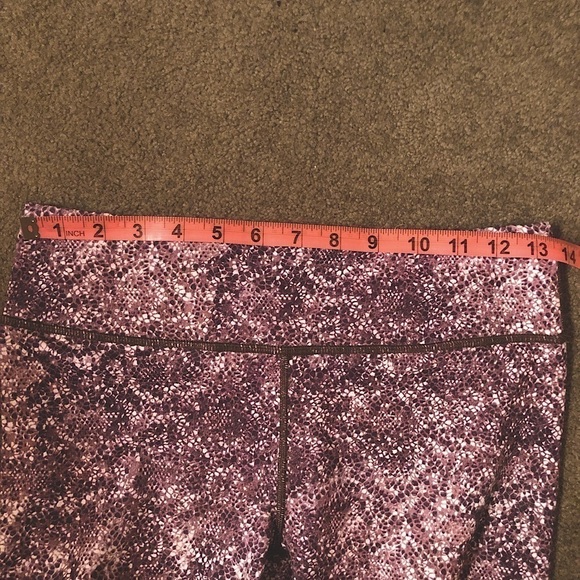 3/$25 🙌🏼 Fabletics Powerhold Printed Speckled Leggings Small - Picture 6 of 6